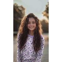 טריקו כותנה אורגני דפוס סיגליות על רקע לבן