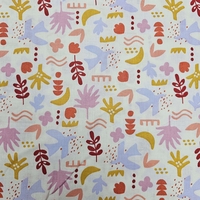 אריג כותנה דפוס ציפורים ועלים על רקע לבן חם