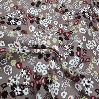 אריג כותנה פרחים בסגנון כפרי על רקע מוקה