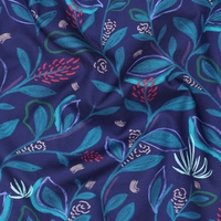 אריג כותנה דפוס עלים דיגיטלי על רקע קובלט