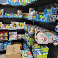 מדפי תצוגה לחנויות, סופרמרקטים, ותצוגות במגוון מידות