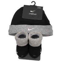 מארז כובע ונעליים NIKE שחור אפור וי במרכז מידה 0-6 חודשים