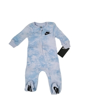 אוברול NIKE תכלת בייבי לוגו בשחור בחזה ובכפות רגליים