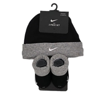 מארז כובע ונעליים NIKE שחור אפור וי במרכז מידה 0-6 חודשים