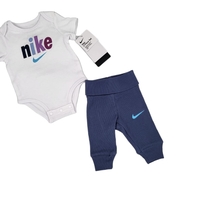 חליפת מכנס NIKE בייבי בגד גוף לבן מכנס כחול