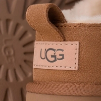 UGG קלאסיק מיקרו חום