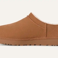 UGG קלאסיק מיקרו חום