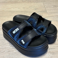 GCDS שחור עם שילוב גינס