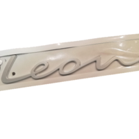 כיתוב LEON מחובר ללאון דור 4