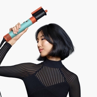 מעצב שיער ™Dyson Airwrap i.d בצבע טורקיז טופז Straight+Wavy