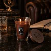 Gentlemen’s Lounge | Vellutier – נר ריחני בניחוח עור, ארז וברגמוט