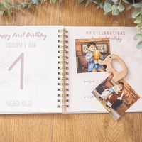 BABY BOOK - מארז ספר השנה הראשונה + קיט טביעת יד/רגל