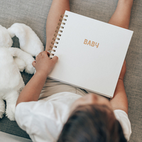 BABY BOOK - מארז ספר השנה הראשונה + קיט טביעת יד/רגל