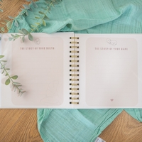 BABY BOOK - מארז ספר השנה הראשונה + קיט טביעת יד/רגל