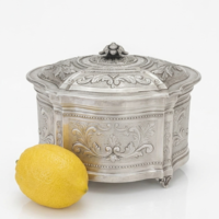 An impressive etrog box decorated by hand in pure 925 silver alongside an etrog