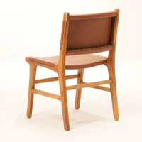 Europa כסא מעץ טיק ועור