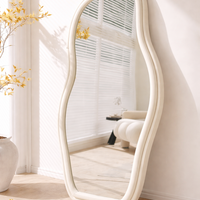 מראה גוף אורגנית מעוצבת דגם 7814 – מסגרת שמנת