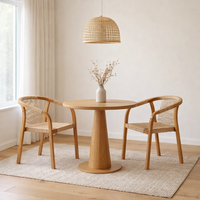 Yasa כסא אוכל מעץ טיק