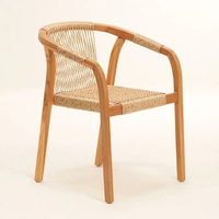 Yasa כסא אוכל מעץ טיק