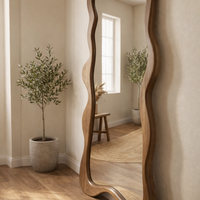 מראת גוף מעוצבת מעץ אגוז מלא – מסגרת גלים אורגנית