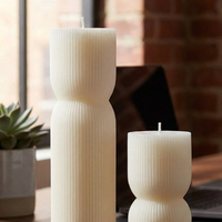 נר מעוצב שעון חול לבן