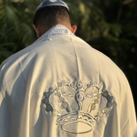 טלית חתנים מהודרת רקמת כתר גדולה מפוארת