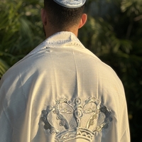 טלית חתנים מהודרת רקמת כתר גדולה מפוארת