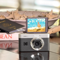 מצלמה דיגיטלית נטענת עם מסך מתהפך קודאק Kodak PIXPRO C1 - כולל כרטיס זיכרון וקורא כרטיס -  צבע שחור