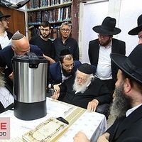 מיחם הפלא עם נעילת ברז 10 ליטר 50 כוסות יוניברס NR-710B UNIVERSE צבע שחור
