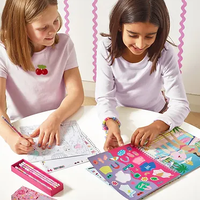 חוברת אופנה-הלבשה, צביעה ומדבקות! יום כייף