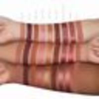 פלטת עיניים HUDA BEAUTY NAUGHTY NUDE