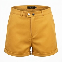 מכנסי שורט מחויטים בצבע חרדל נועז - הגזרה שכל ארון צריכה