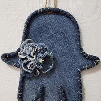 חמסת  פריחה מושרשת  “Rooted Bloom”