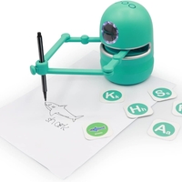 קווינסי הרובוט היצירתי דובר אנגלית