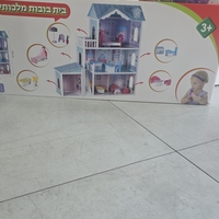 בית בובות מלכותי מעץ