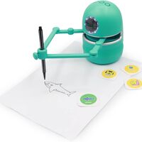 קווינסי הרובוט היצירתי דובר אנגלית