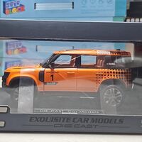 מכונית צעצוע על שלט רחוק Land Rover Defender  בצבע כתום