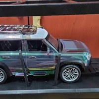 מכונית ברזל על שלט  בעיצוב Land Rover Defender