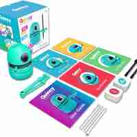 קווינסי הרובוט היצירתי דובר אנגלית