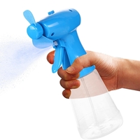 مروحة يدوية مزودة برذاذ الماء