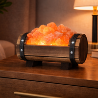 מנורת מלח בכלי עץ חבית