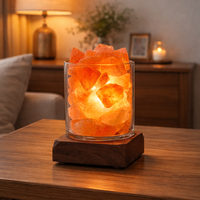 מנורת מלח זכוכית בשילוב בסיס עץ