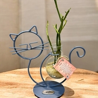 מעמד דקורטיבי חתול בשילוב אבני הקריסטל