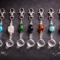 מחזיק מפתחות עם קריסטל במגוון צבעים