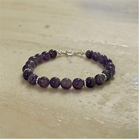 צמיד קריסטל אבני אמטיסט בשיבוץ כסף 925