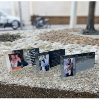 מעמד אקריל כסוף עם תמונה