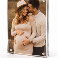 מעמד אקרילי עם תמונה בגודל 15X20 ס