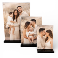 מעמד אקריל עם בסיס שחור בגודל A4