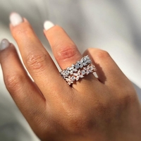 טבעת פרח משובצת - רוז גולד