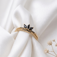 טבעת כתר ופס זירקונים שחורים/לבנים